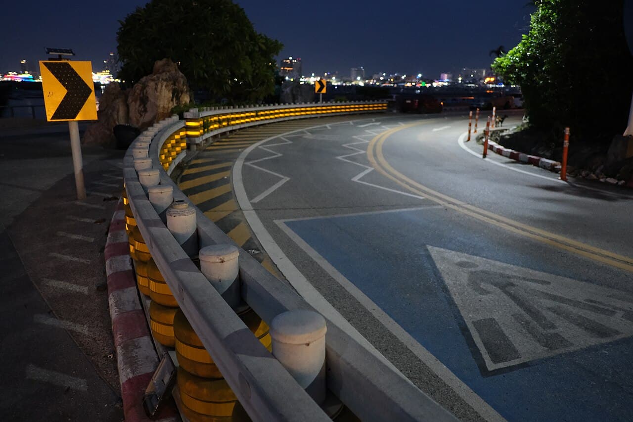 Guardrail Delineation